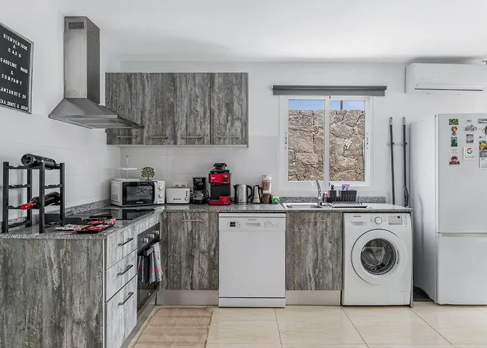 For Lanzarote Holidays House بيت للعطل