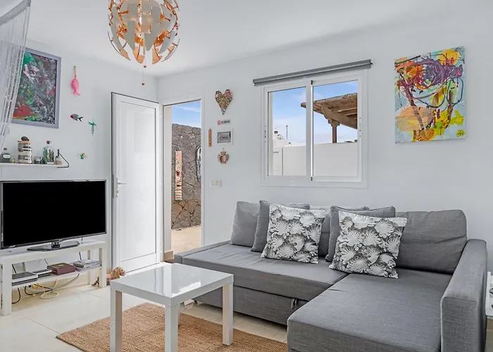 For Lanzarote Holidays House بيت للعطل *